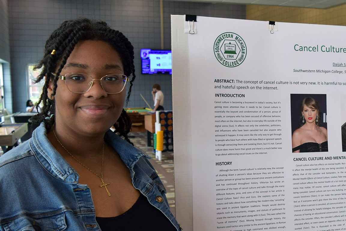 Honors student Daijah Strickland presents her research on cancel culture.