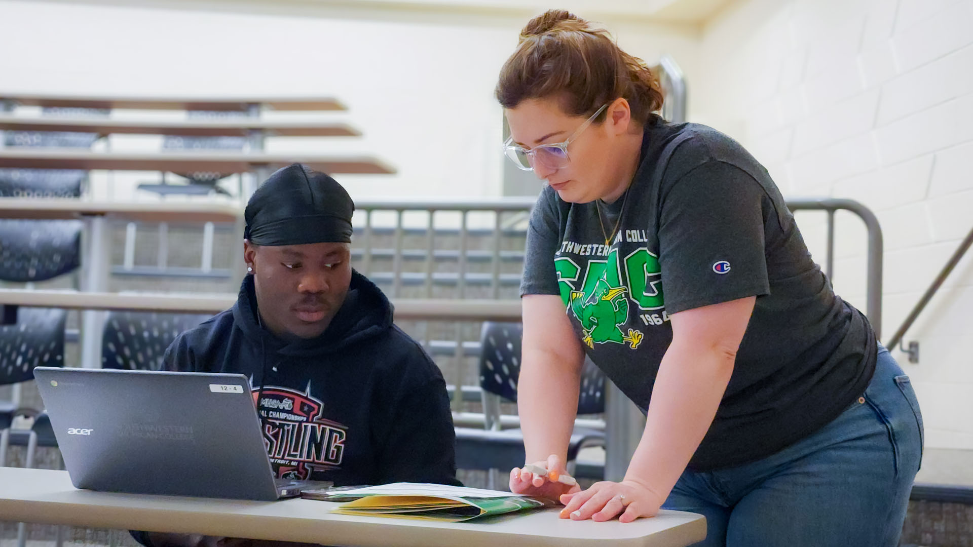 A student receiving advising