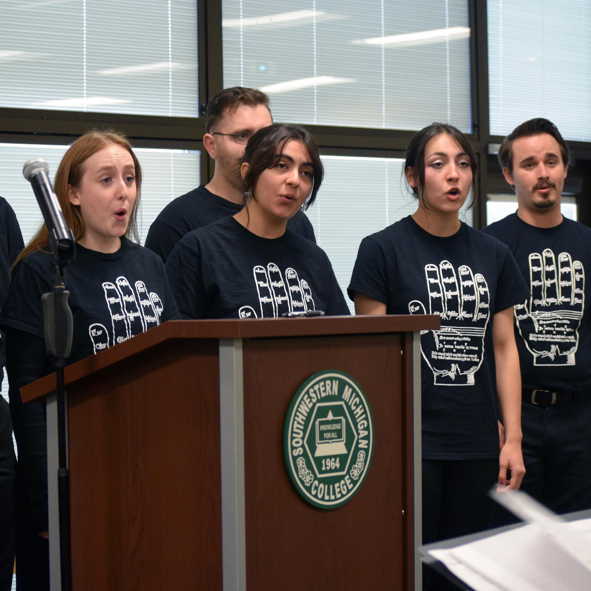 Choir members sing SMC’s Alma Mater